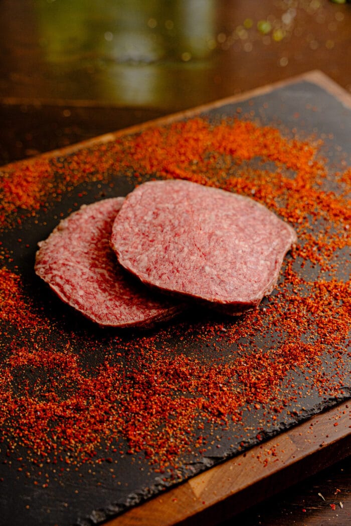 ELEVATED WAGYU BURGER MEAL KIT FOR 4 WITH A FREE BAG OF CHIPS - Image 2