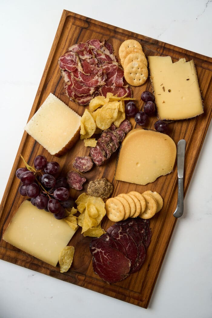 CHEESE AND CHARCUTERIE BOX - Image 2